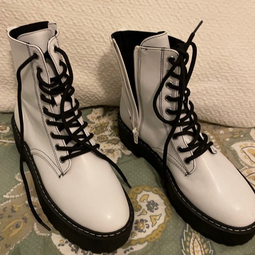 Combat boots